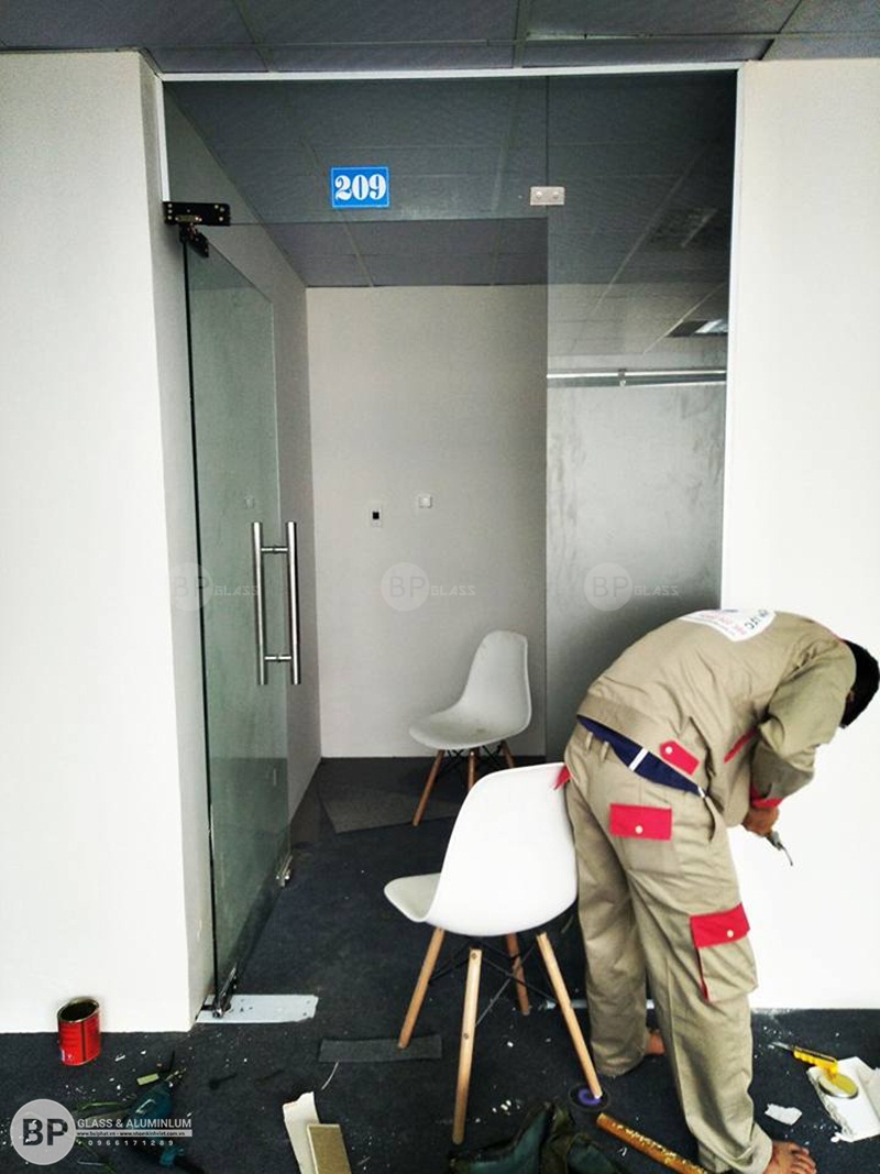 Thi công vách kính văn phòng anh Đạt 25 Tân Mai